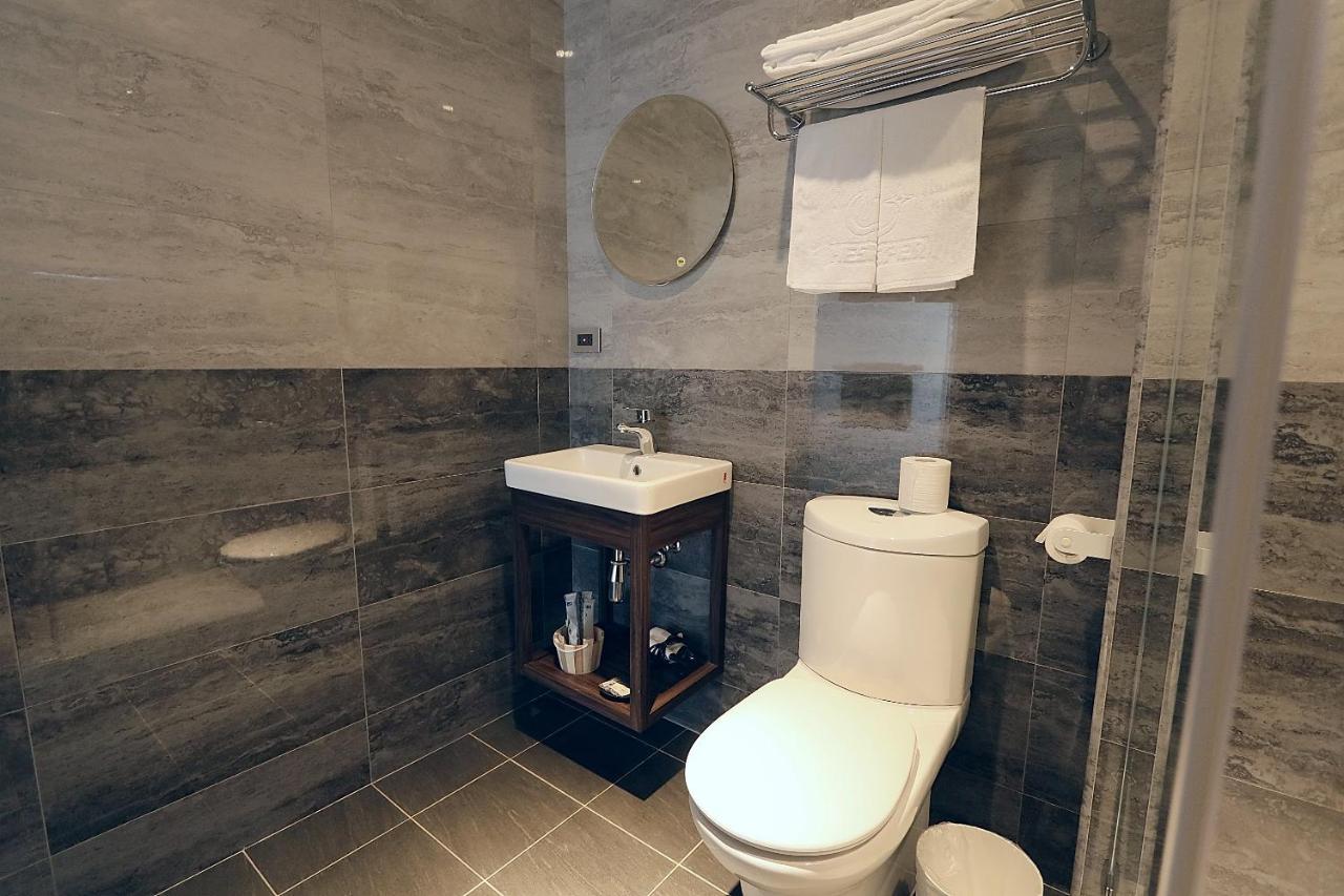 Hotel Hesper Hsr Taichung Exterior photo